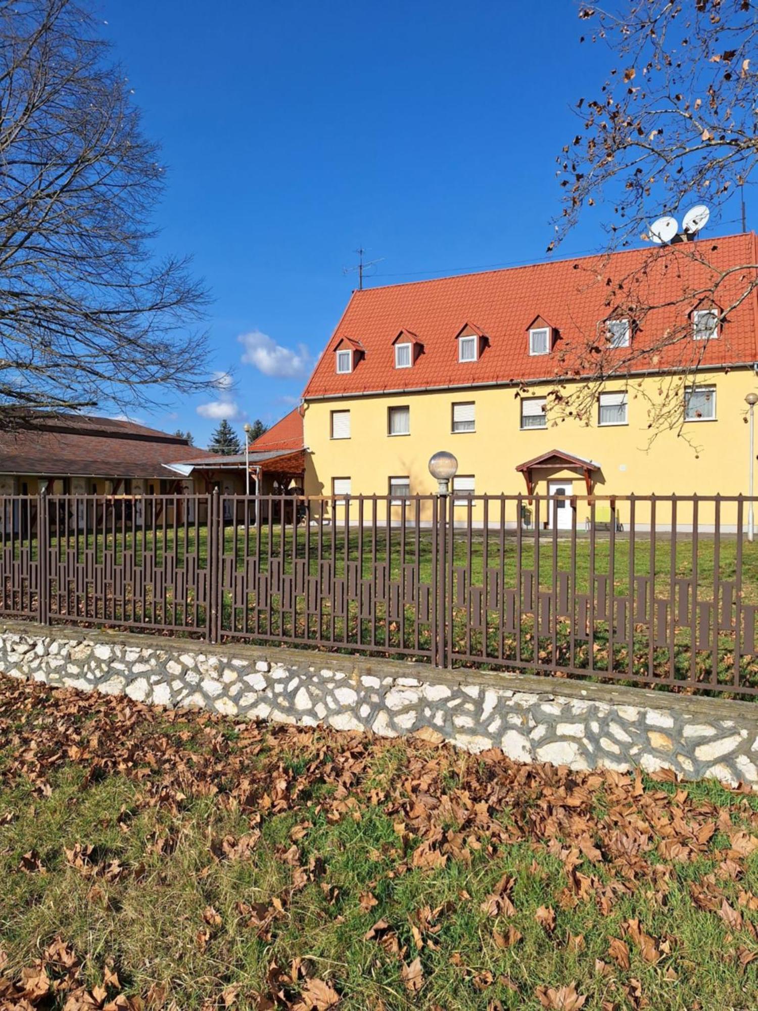 Fenyo Panzio Bed & Breakfast Mezokovesd Bagian luar foto