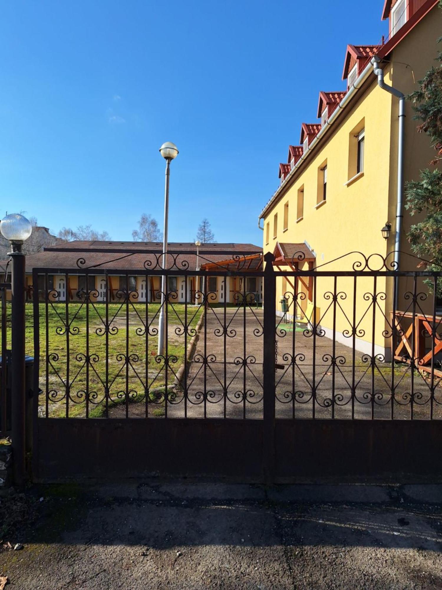 Fenyo Panzio Bed & Breakfast Mezokovesd Bagian luar foto
